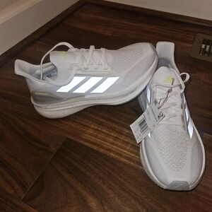 🔥NWT Women's Adidas Running Shoes, sz 8